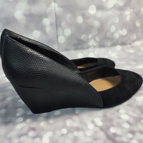 Tahari EUC Black Leather Suede Closed Toe Wedges - Picture 3 of 12